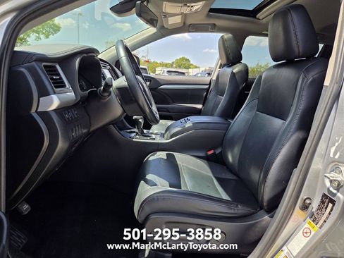 Used 2019 Toyota Highlander XLE AWD/4WD image 9