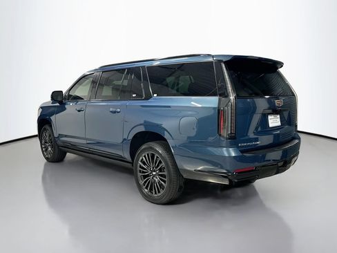 Used 2025 Cadillac Escalade ESV Sport Platinum AWD/4WD image 3