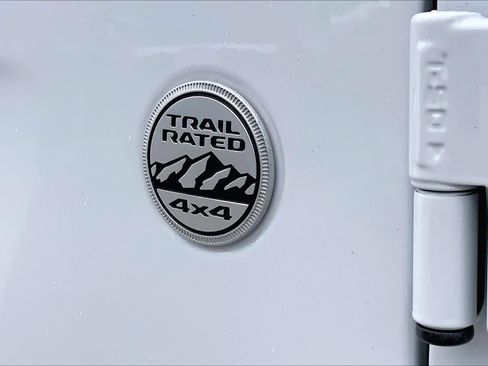 Used 2022 Jeep Wrangler Unlimited Sahara w/ Cold Weather Group AWD/4WD image 10