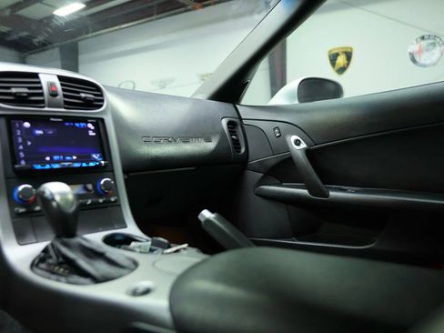 Used 2006 Chevrolet Corvette Coupe 2D image 34