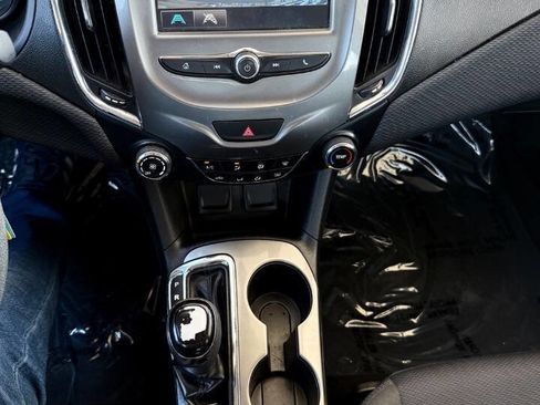 Used 2018 Chevrolet Cruze LT image 18