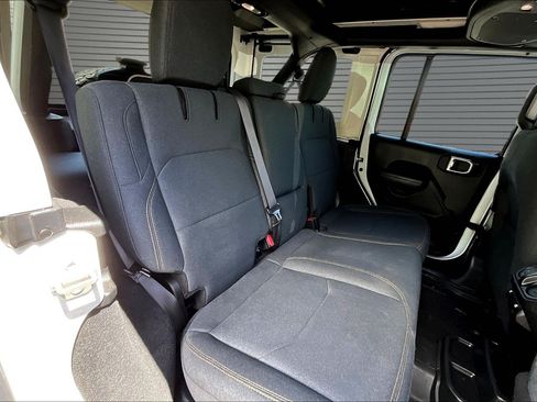 Used 2024 Jeep Wrangler Unlimited AWD/4WD image 16