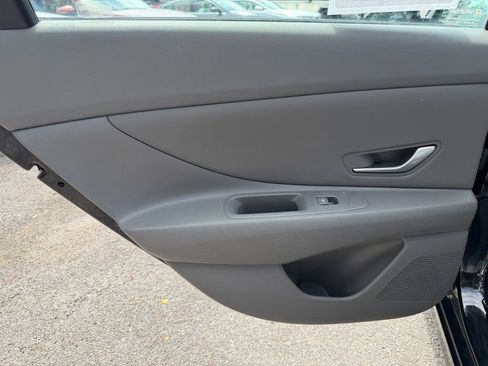 Used 2022 Hyundai Elantra SEL w/ Convenience Package FWD image 25