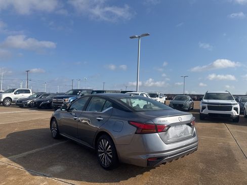 Certified 2025 Nissan Altima 2.5 SV image 17