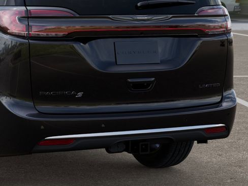 New 2025 Chrysler Pacifica Limited w/ Trailer Tow Group image 13