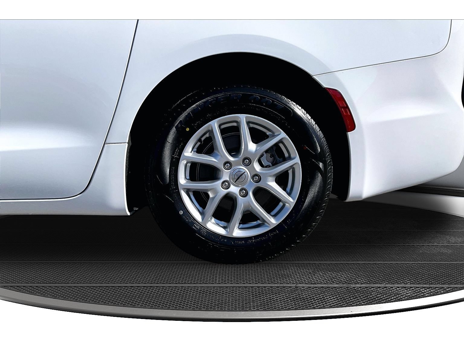 Certified 2022 Chrysler Pacifica Touring-L FWD image 40