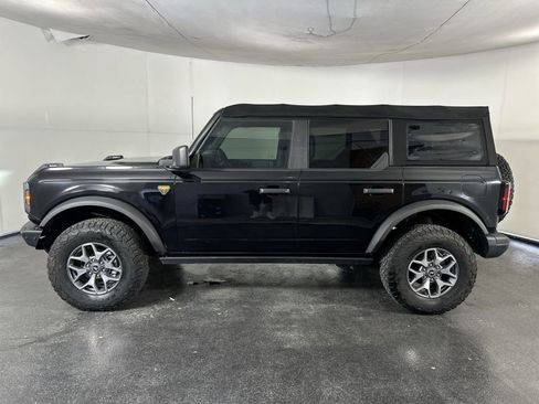 Used 2021 Ford Bronco Badlands image 8