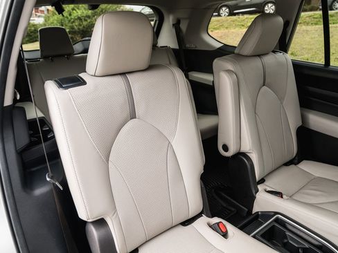 Used 2024 Toyota Grand Highlander Platinum image 30