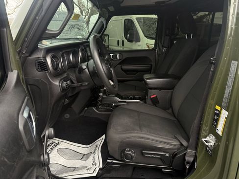 Used 2021 Jeep Gladiator Sport image 13