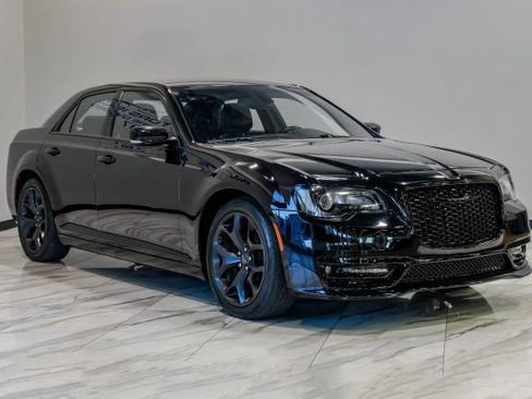 Used 2021 Chrysler 300 S RWD image 9