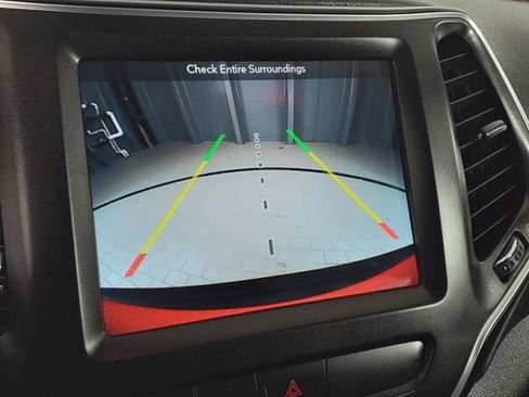 Used 2019 Jeep Cherokee Trailhawk w/ Cold Weather Group image 21