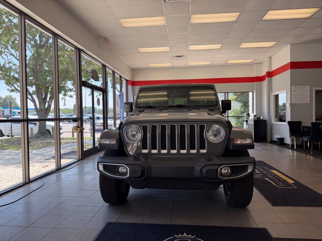 Used 2018 Jeep Wrangler Unlimited Sahara AWD/4WD image 2