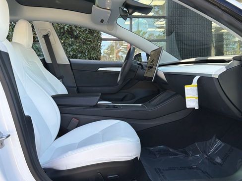 Used 2023 Tesla Model 3 Standard Range image 32
