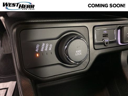 Used 2022 Jeep Renegade Latitude w/ Convenience Group AWD/4WD image 7