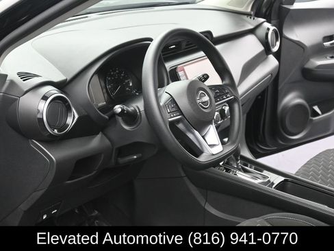 Used 2023 Nissan Kicks SV FWD image 7
