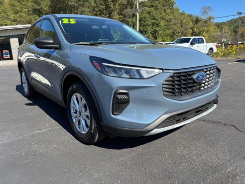 Used 2025 Ford Escape Active image 1