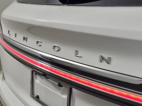 Certified 2023 Lincoln Nautilus Reserve FWD image 5