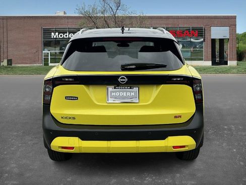 Certified 2025 Nissan Kicks SR w/ SR Premium Package image 3