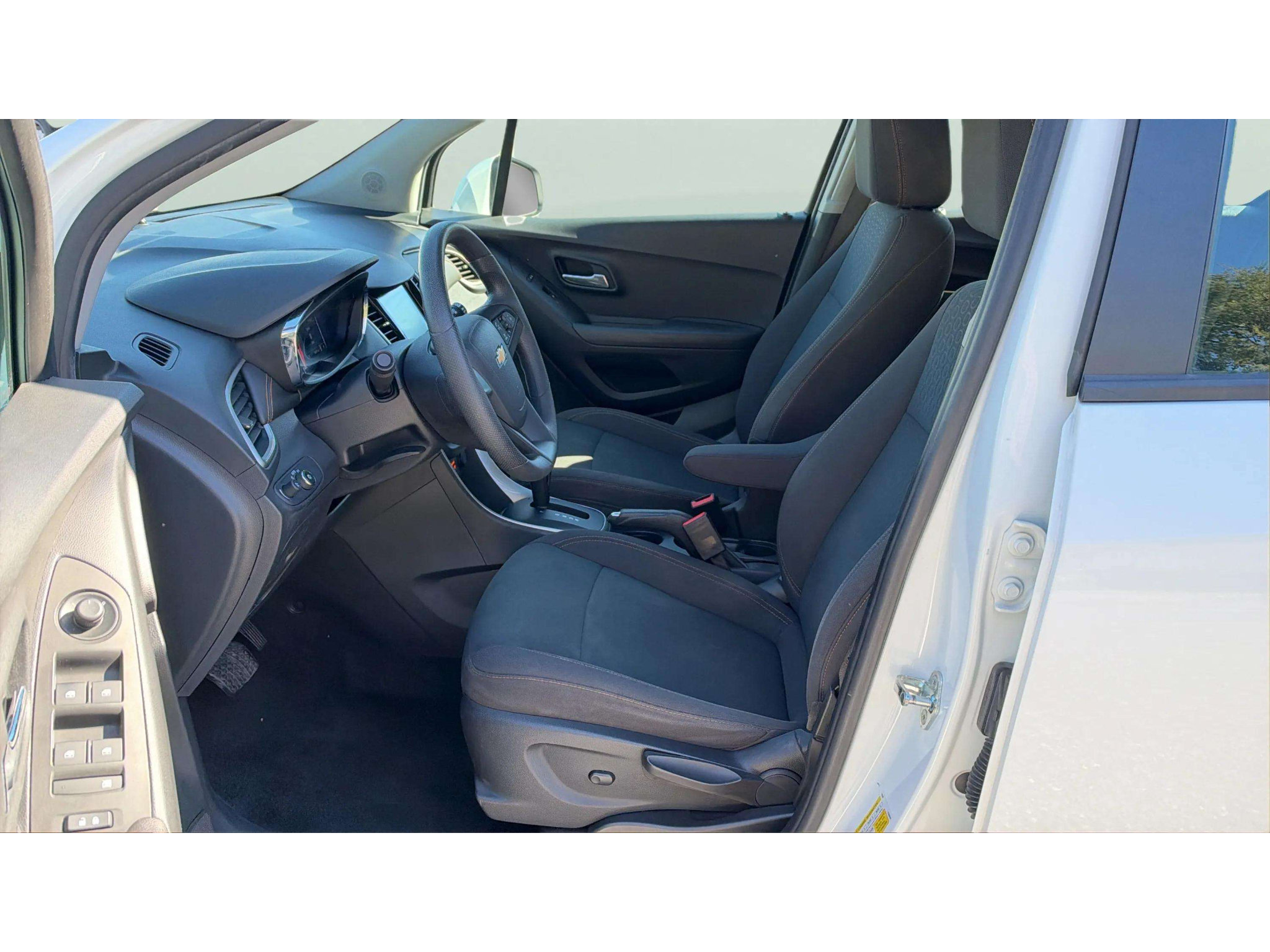 Used 2017 Chevrolet Trax LS FWD image 10