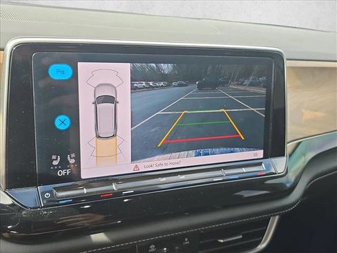 Used 2024 Volkswagen Atlas SE w/ Black Wheel Package image 13