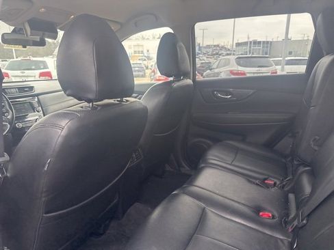 Used 2020 Nissan Rogue SV w/ Premium Package image 7