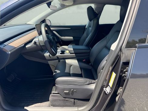 Used 2024 Tesla Model Y Long Range RWD image 5
