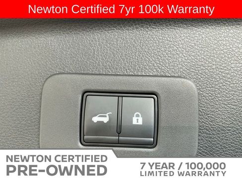 Used 2025 Nissan Murano SV AWD/4WD image 17