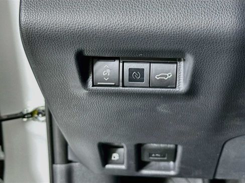 Used 2026 Toyota RAV4 XSE w/ Panoramic Sun Roof Package AWD/4WD image 10