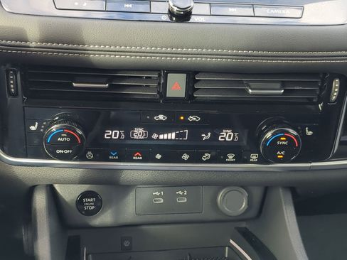 Used 2025 Nissan Rogue SL w/ Tech Package image 25