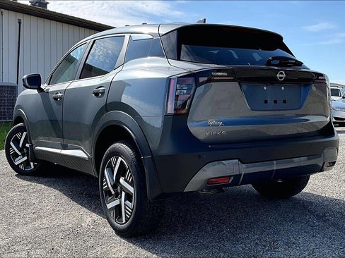 Used 2025 Nissan Kicks SV FWD image 5