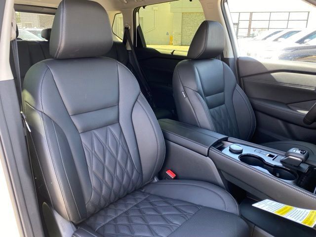 New 2026 Nissan Rogue Platinum AWD/4WD image 9