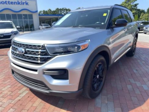 Used 2023 Ford Explorer XLT RWD image 1