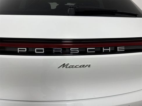 Certified 2023 Porsche Macan image 19