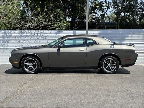 Used 2010 Dodge Challenger SE RWD image 13