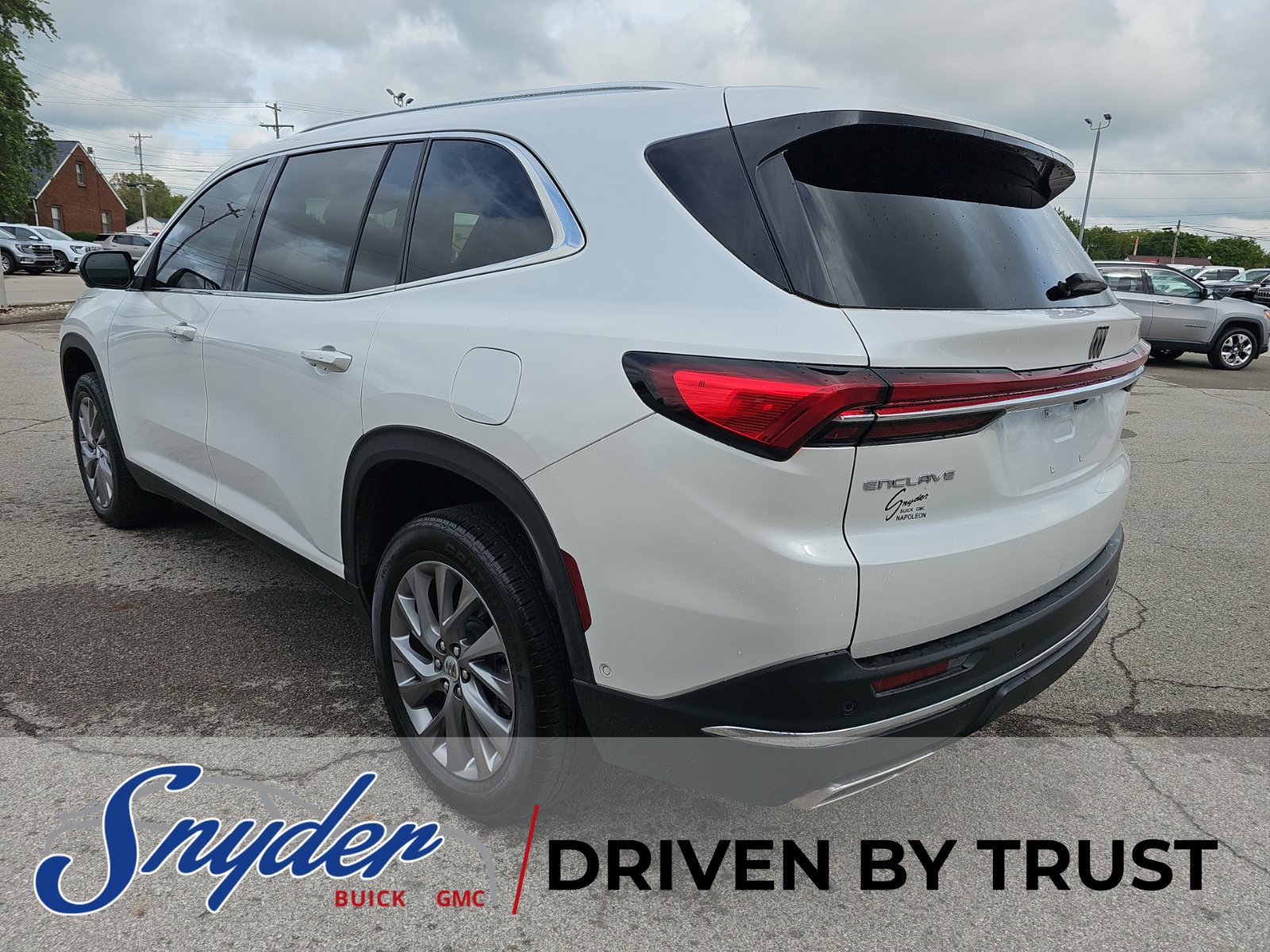 Used 2025 Buick Enclave Preferred w/ Super Cruise Package FWD image 5