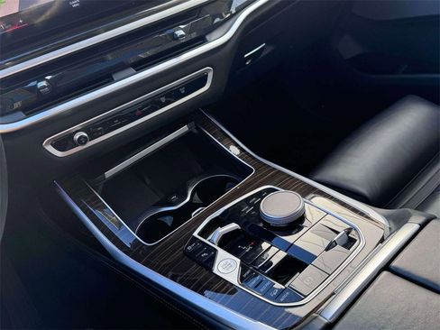 Used 2023 BMW X7 xDrive40i image 18