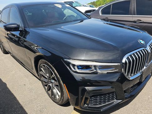 Used 2020 BMW 750i xDrive w/ Executive Package image 2