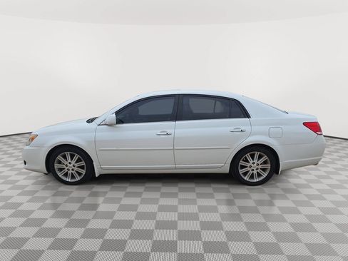 Used 2010 Toyota Avalon Limited FWD image 4