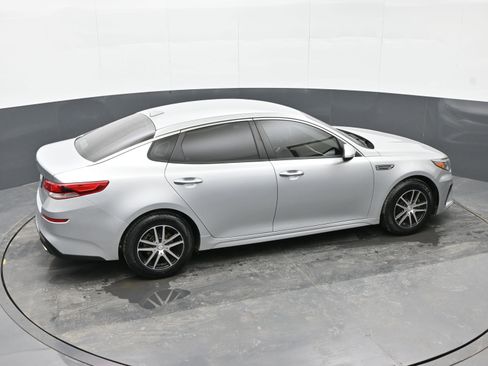 Used 2020 Kia Optima LX image 32