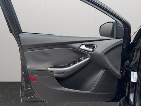 Used 2014 Ford Focus Titanium FWD image 16