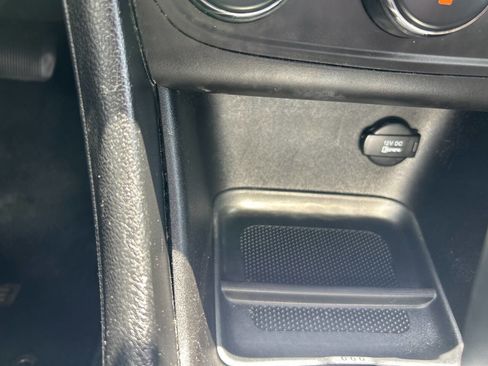 Used 2014 Dodge Avenger SE FWD image 28