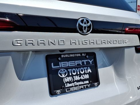 Used 2026 Toyota Grand Highlander AWD image 32