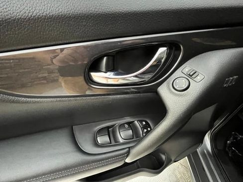 Used 2018 Nissan Rogue SV w/ Premium Package AWD/4WD image 29