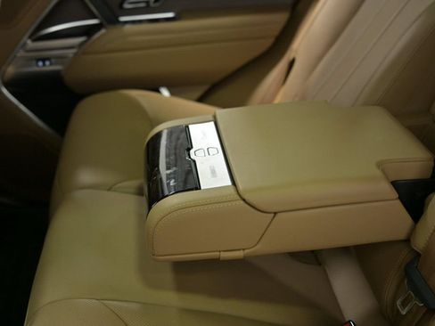 Used 2025 Land Rover Range Rover SE AWD/4WD image 28