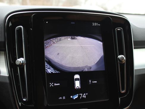 Used 2019 Volvo XC40 T5 Momentum image 31