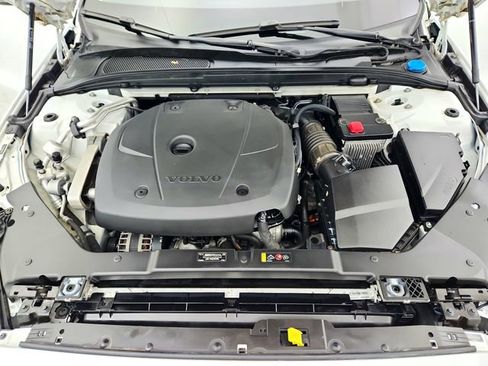 Used 2019 Volvo S60 T6 Momentum w/ Multimedia Package image 29