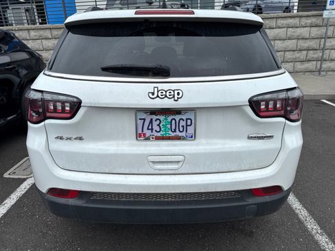 Used 2023 Jeep Compass Latitude AWD/4WD image 5