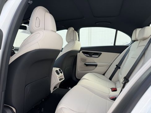 Used 2025 Mercedes-Benz C 300 4MATIC Sedan image 32