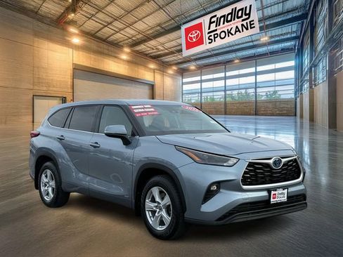 Certified 2022 Toyota Highlander LE image 2