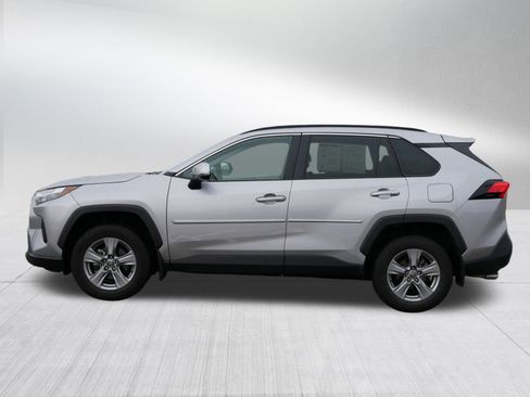 Used 2022 Toyota RAV4 XLE w/ Convenience Package image 4